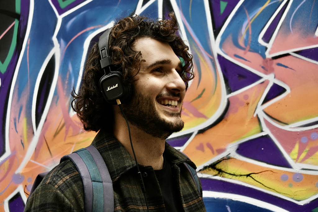 Defining-podcast-audience-headphones
