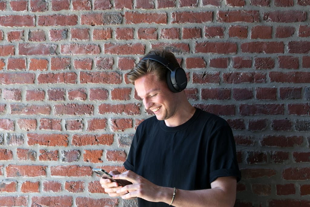 Listener_podcast