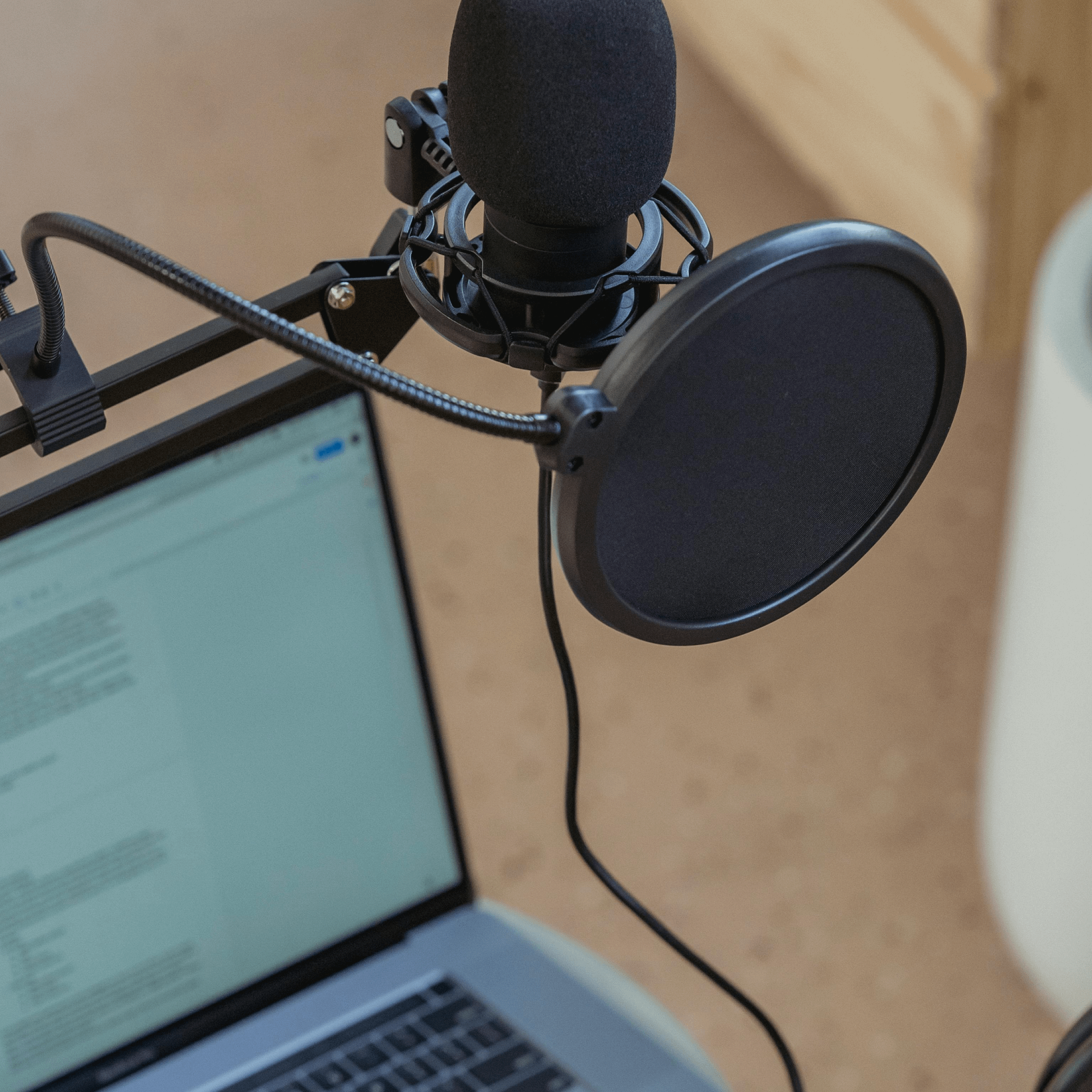 Episodic vs Serialized Podcasts: A Comprehensive Guide for Content Creators