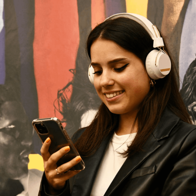 Everything You Need to Know About Apple Podcasts Charts (and How to Make It In) in 2025